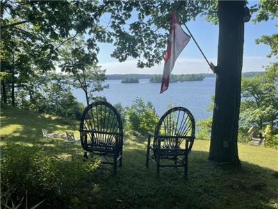 Beautiful Remodelled Private Cottage on the Upper Rideau Lake