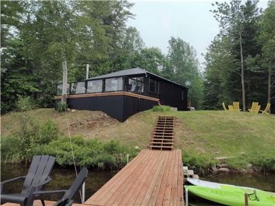 Modern Four Season Family Cottage  -  Right on the Lake