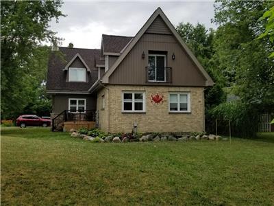 St. Joseph's Lakehouse, 4 bedrooms including 2 Master Suites. Halfway between Grand Bend & Bayfield