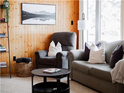 3BR Lakeside Retreat with Rustic Charm