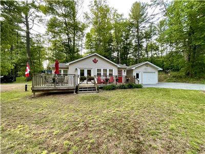 Bright and Cozy Getaway in The Heart of Muskoka