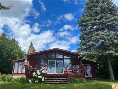 Fully renovated 4 season home on Sturgeon Lake