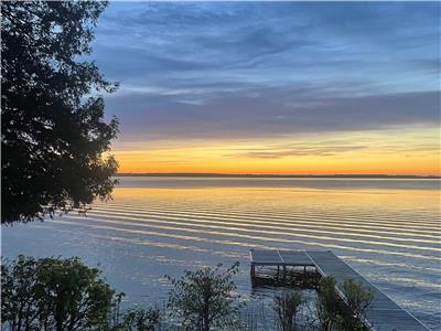 Sunset Paradise Waterfront Cottage