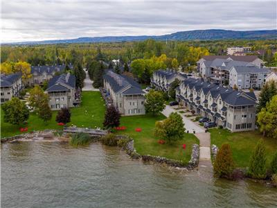 3-bedroom Collingwood vacation home near ski hills on Georgian Bay