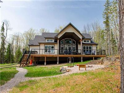 Coe Lake Haus - Newly-Built Luxury Waterfront Cottage w/ Unlimited Wi-Fi, AC, and Watercraft