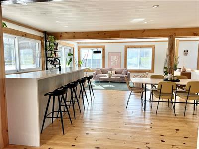 Large Family Cottage on a Lake, 30 Mins to Ottawa