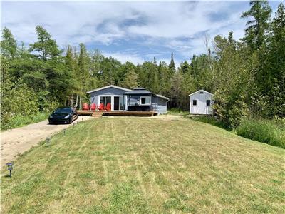 Bright 3 bed/1.5 bath cottage Lake Huron views