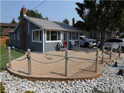 The Lakehouse Cottage steps away from beach and park