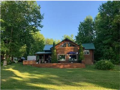 Sweetwater Cottage on beautiful Grand Lake