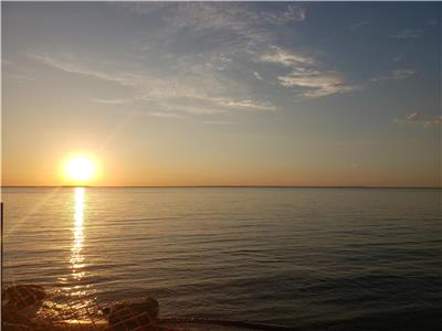 Relaxing Family Lake Simcoe Cottage Just 50 minutes north of Toronto