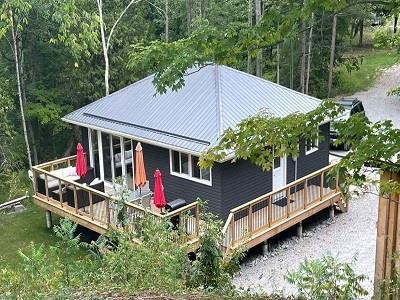 Munzy Lake House- Lower Beverly lake, Rideau Lakes