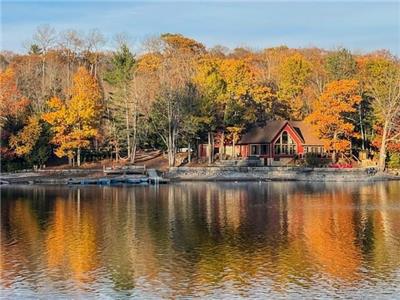 Luxury Cabin on the Lake with Scandanive Hot Tub & Sauna!