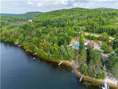 Beautiful Cozy 3 Bedroom Cottage on the Lake