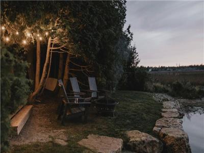 The Cedar Nook - Waterfront Cottage