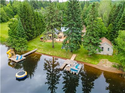 Water Wonderland w/ HotTub, Kayaks, Waterslide + Arrowhead