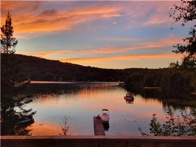 The Dorset Den Lake of Bays Waterfront Private Cottage in Muskoka