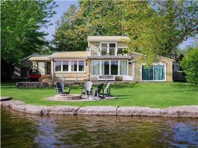 KAWARTHAS MODERN WATERFRONT COTTAGE/LAKEHOUSE, GREAT FISHING, KAYAKS+PADDLE BOARDS+PEDAL BOAT INCL