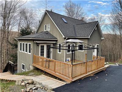 Huntsville Chalet/Cottage with Beach Access or Ski Access to Hidden Valley Ski Club