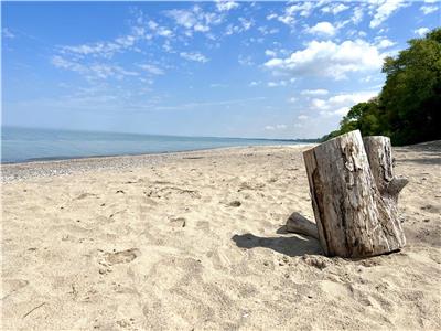 Newly-Renovated Cottage with Gorgeous Private Beach on Lake Huron (Grand Bend)