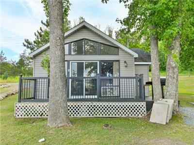 Four Lakefront Cottages - NO NEIGHBOURS - MINI RESORT STYLE - Large Dock & Fire Pits! Beach Access!
