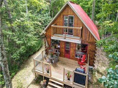 Beautiful Family Friendly Cottage on Pristine Dickey Lake - Kayaks, Paddle Boat, Paddle Board