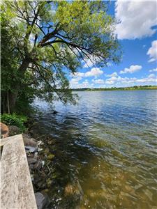 Family Cottage Retreat on the Water