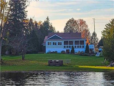River's Rest - Affordable 3BR Waterfront Cottage w/ Foosball, Air Hockey, Canoe