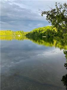 Irish Lake Getaway- Come and explore beautiful Grey County or just relax at the comfortable chalet!