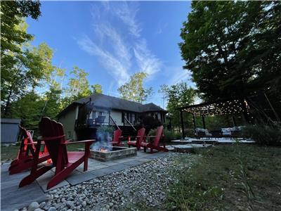 Breathtaking Serene cottage with Hot Tub