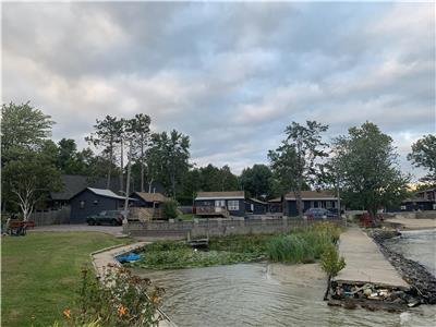 choose 1,2,3 bedrooms out of 9 cottages on Lake Nipissing, amazing sunsets, pet allowed with fee.