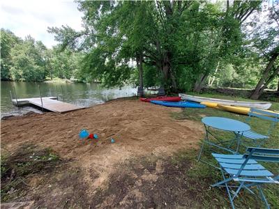 Your Summer Escape: Crowe River Cottage with Private Beach, Hot Tub, Water toys, Firepit, Pool Table