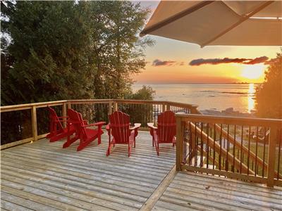 Red Sky Lakehouse - Private Waterfront Oasis on Lake Huron.
