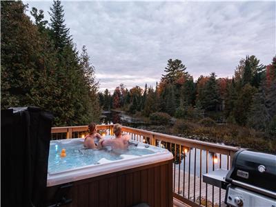 River Paradise - Modern Waterfront Retreat Cottage in the Kawarthas with a Hot Tub