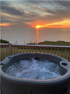 Trev's Place - Large Private Ocean Front Lot with Stairs to the Beach and new hot tub