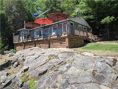 Waterfront Cottage on Tyson Lake - Off Grid (Water Access)