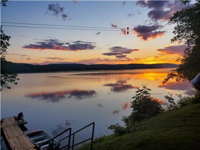 Serenity on the Water -Ottawa River fully renovated 2022