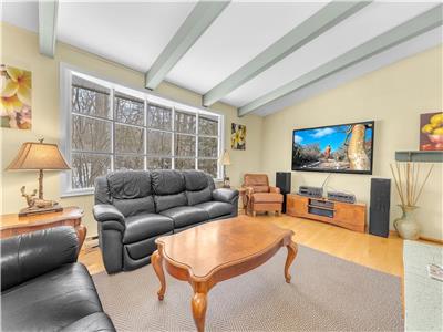 Brewster Beach House: Steps from the Beach in Southcott and no Cleaning or Administration Fees!