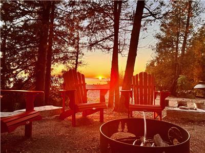 Escapade au bord du lac  Serenity Cove | Chalet moderne et paisible de 2 chambres