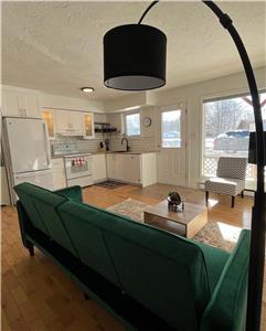 Beautiful renovated 2 bedroom Townhouse in the Heart of Shediac