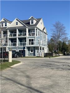 SUNSET BEACH HOUSE - CONDO DE LUXE DE 4 CHAMBRES  QUELQUES PAS DE LA PLAGE - 10 COUCHAGES