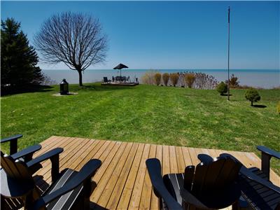 Summer Sale! Elstar Lakehouse: Prime Lakefront... No service charges or cleaning fees!