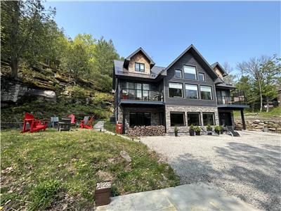 The Rowanwood - Muskoka Cottage Retreat
