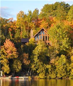 Moonlit Peak Chalet - beautiful lakefront private log chalet with hot tub and magnificent views!