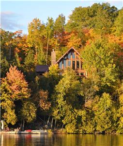 Moonlit Peak Chalet: magnifique chalet en rondins, priv au bord du lac, hot tub et vues incroyables