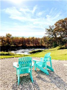 Cozy, Romantic, Riverfront Cottage