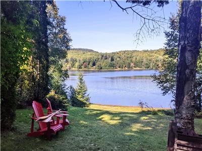 Cozy Spacious 4-Season Cottage in Barry's Bay | Wadsworth Lake | Kaszuby | Sleeps 8-10
