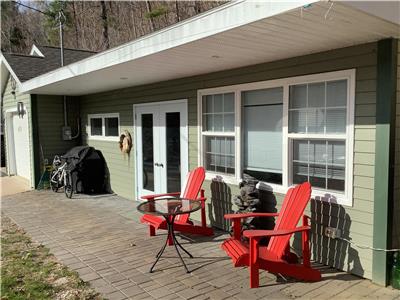 Berry Possum Lodge on Cameron Lake