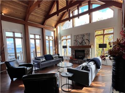 MUSKOKA BLUE ~ Luxury Waterfront Cottage on Lake Muskoka