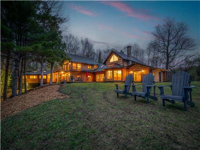 Luxury Cabin On 100+ Acre Beachfront Lake!