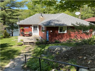Beautiful Bright 3 bdrm, 2 bath Cottage on Pristine Skeleton Lake-4 C's-CALM, CLEAN,CRYSTAL-CLEAR!!